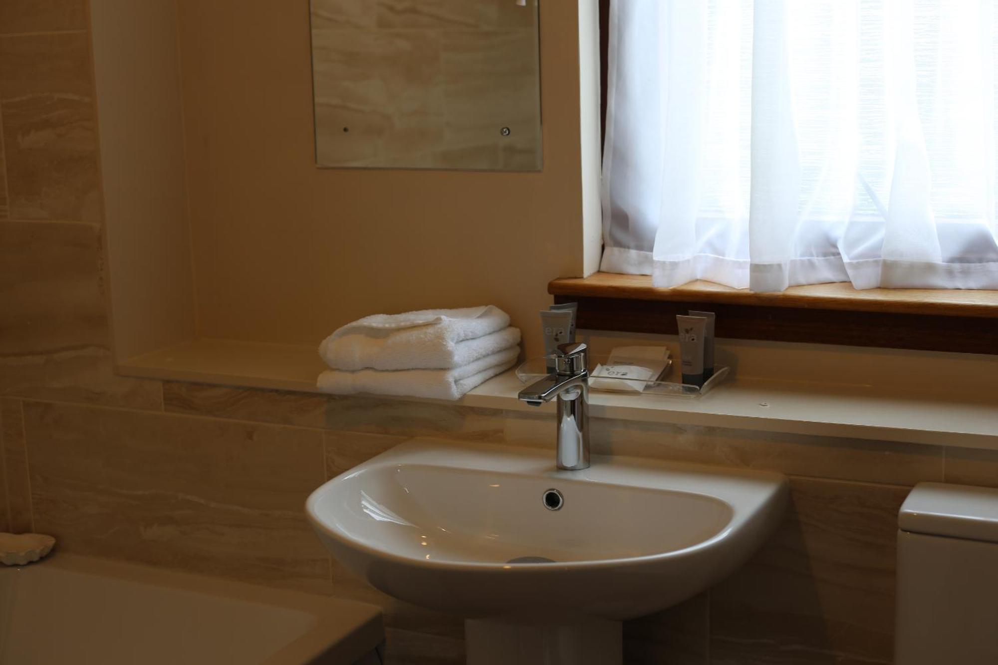 Pitlochry Dundarach Hotel الغرفة الصورة